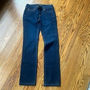 White House black market skinny straight noir 2 regular length dark denim